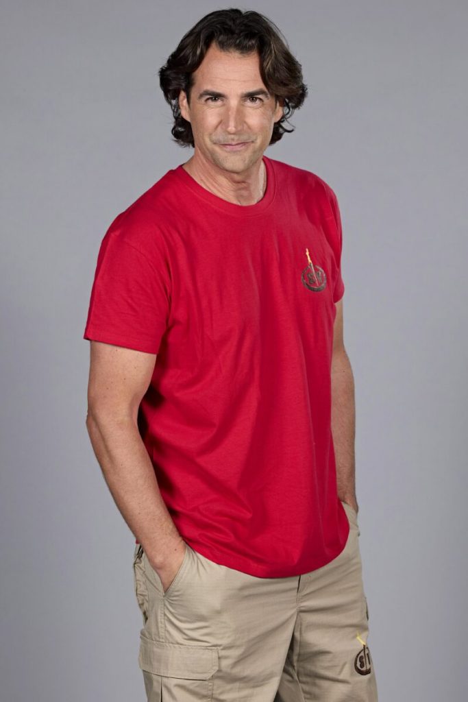 Alex-Adrover-min-800x1200