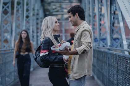 Ídolos llega a los cines envuelta en brillo, pasión y mucha emoción.