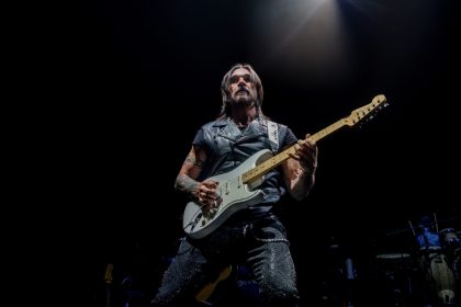 Juanes se desnuda en ‘JuanEsteban’, su disco más íntimo