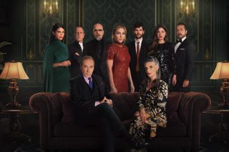 Hoy se estrena en SkyShowtime ‘El Homenaje’, la última serie de Eusebio Poncela con Elsa Pataky y Luis Tosar