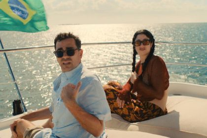 Netflix estrena hoy “Errores épicos” conoce al reparto de la nueva serie de Dan Levy (1)