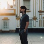 Mario Baro transforma sus raíces andaluzas en su nuevo álbum ‘Bachata en la Plazoleta’