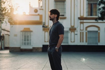 Mario Baro transforma sus raíces andaluzas en su nuevo álbum ‘Bachata en la Plazoleta’