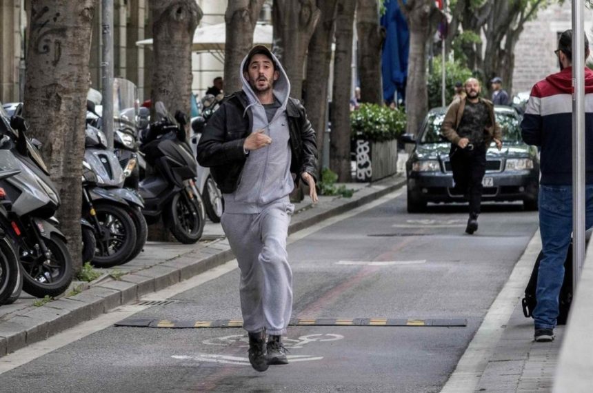 'Ravalear' la serie catalana que convierte la lucha vecinal en uno de los estrenos más potentes del año