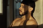 Adames nos abre las puertas de su universo transmedia con 'Música Para La Playa'
